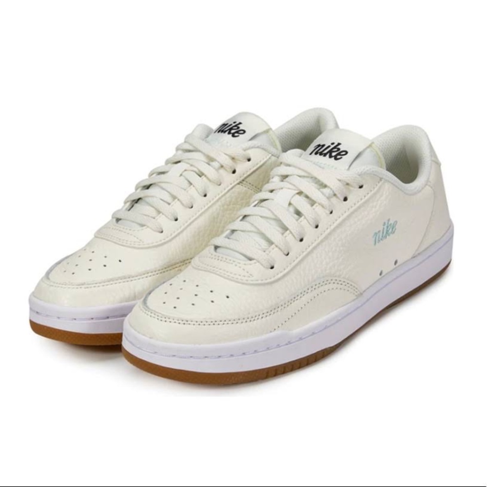 NWOT women’s Nike Court Vintage Premium Whitel/Light Dew CW1067-103